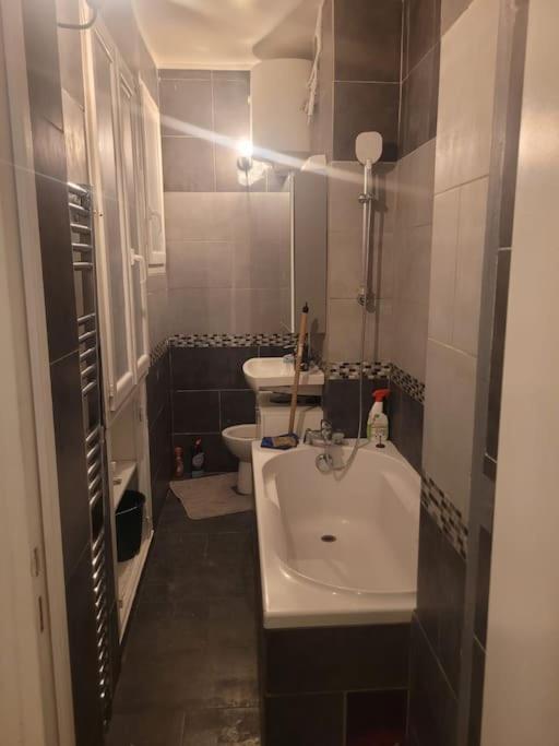 Charmant Appartement Pres De Montmartre Paris Exterior photo